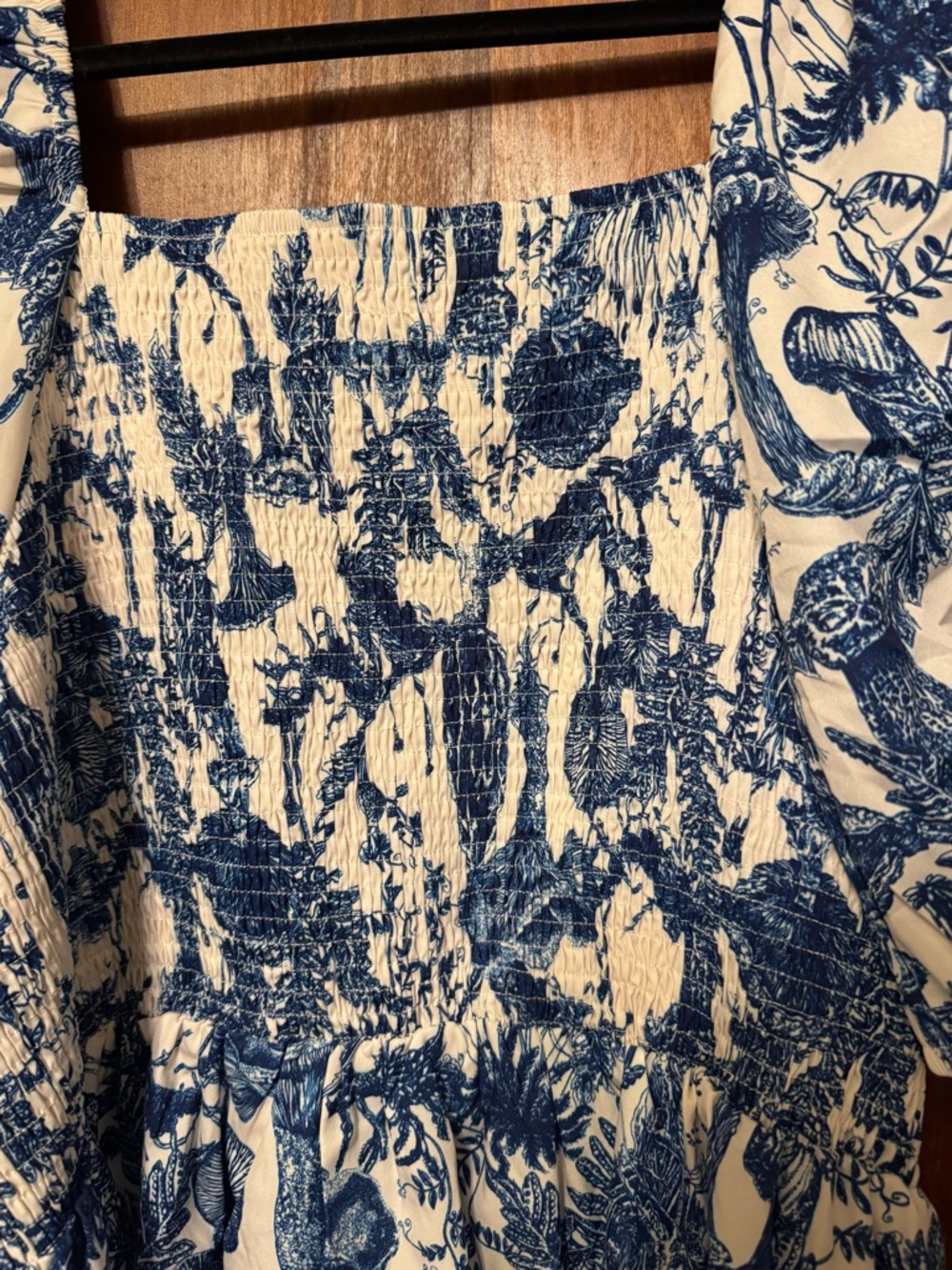 Women’s Plus Size Blue and White Floral Puff Sleeve Dress - Size 4X - Picture 5 of 6